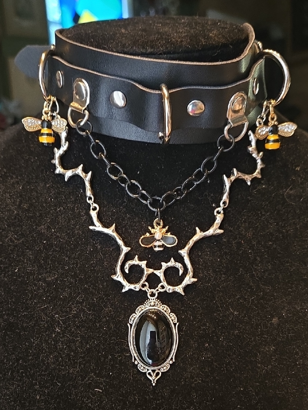Gothic Black Onyx Bee Pendant Necklace with Faux Leather Choker - Picture 4 of 8